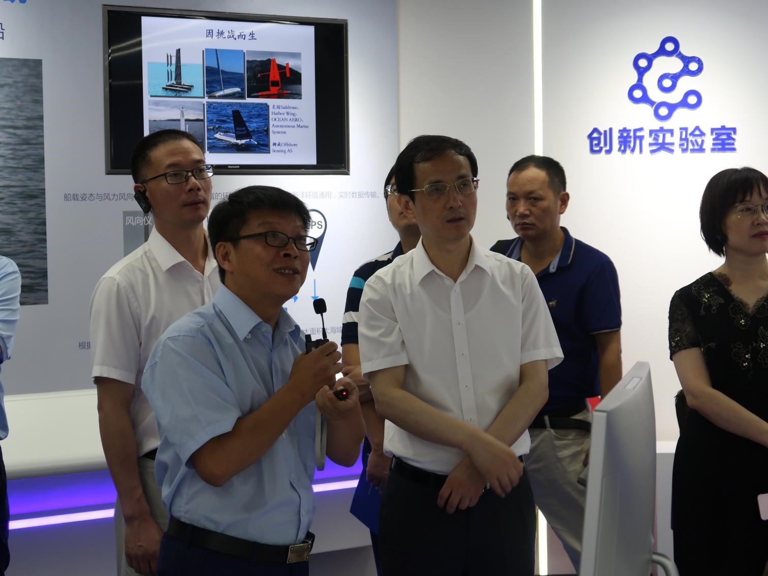经信局局长考察3.jpg